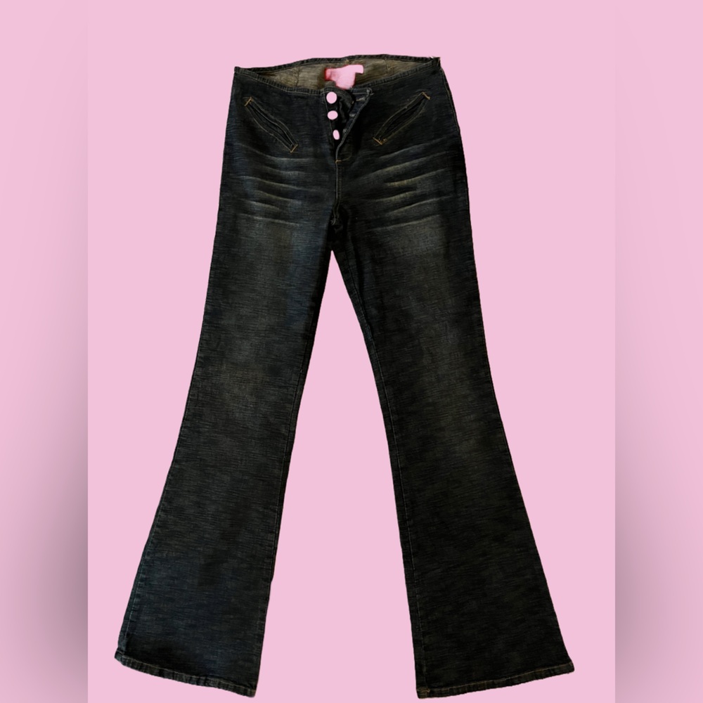 NWT Y2K Bongo dark washed distressed jeans. Flare. Women’s Size 7.